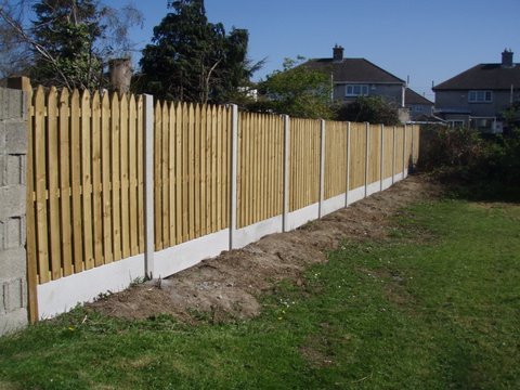 Pointed Top Hit & Miss in Concrete Posts & Gravel Boards at Ballymun